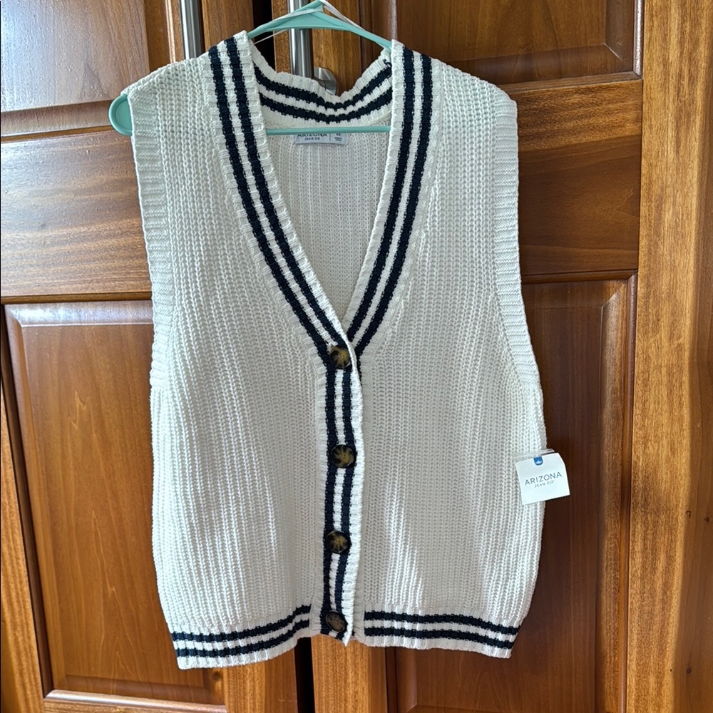 Arizona Jean Company Cream and Navy V-Neck Sweater Vest